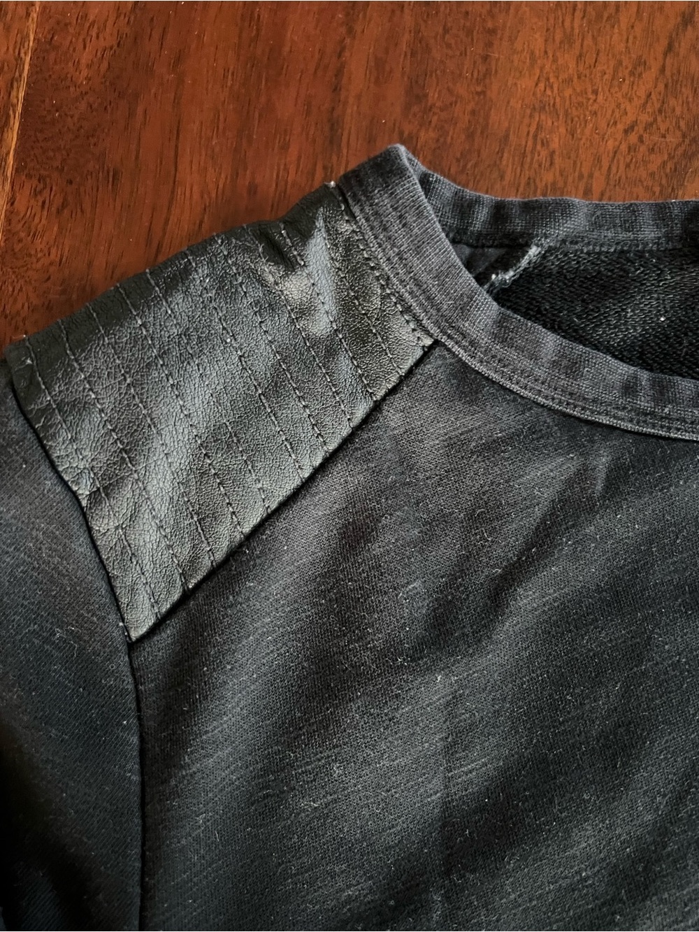 Men’s H&M Black sweater w/leather patches on shoulder | Size Large | Cotton Blen